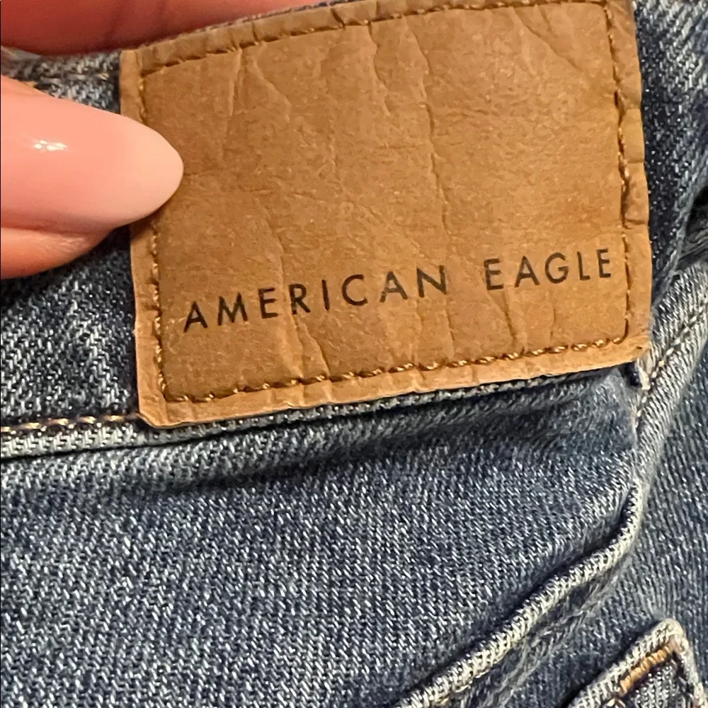 American Eagle Mom Jeans Size 6 High Rise Tapered Medium Wash Denim - Picture 7 of 7